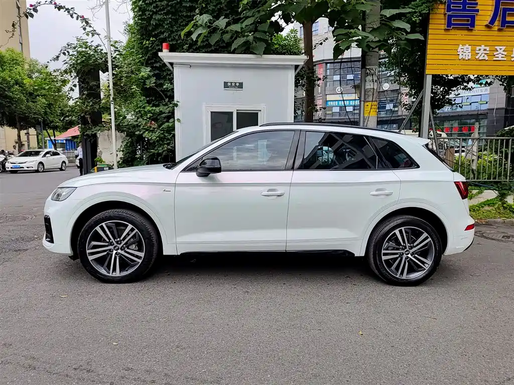 Audi Q5L 2023 40T Luxury Dynamic фото 3