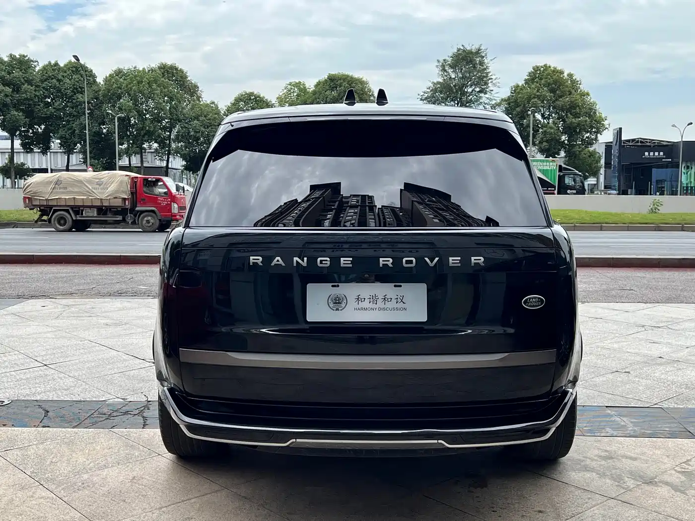 Land Rover Range Rover 2023 3.0 L6 400PS Golden Age 7-Seater Long Wheelbase фото 15