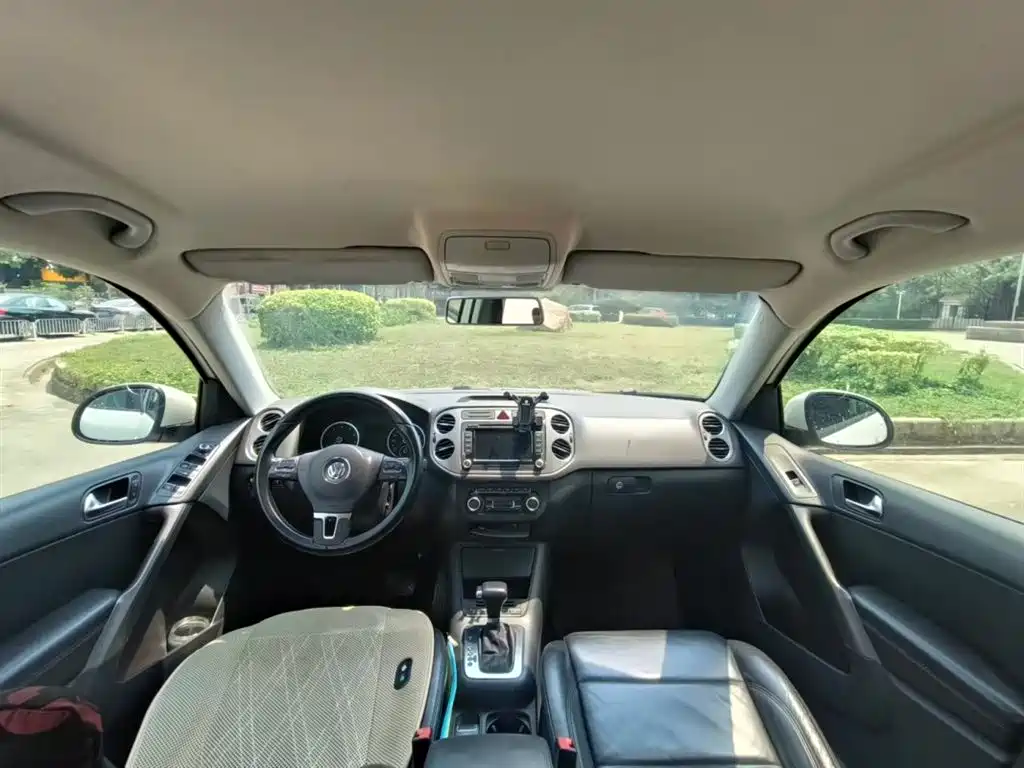 Volkswagen Tiguan 2010 1.8TSI Automatic 2WD Urban фото 4