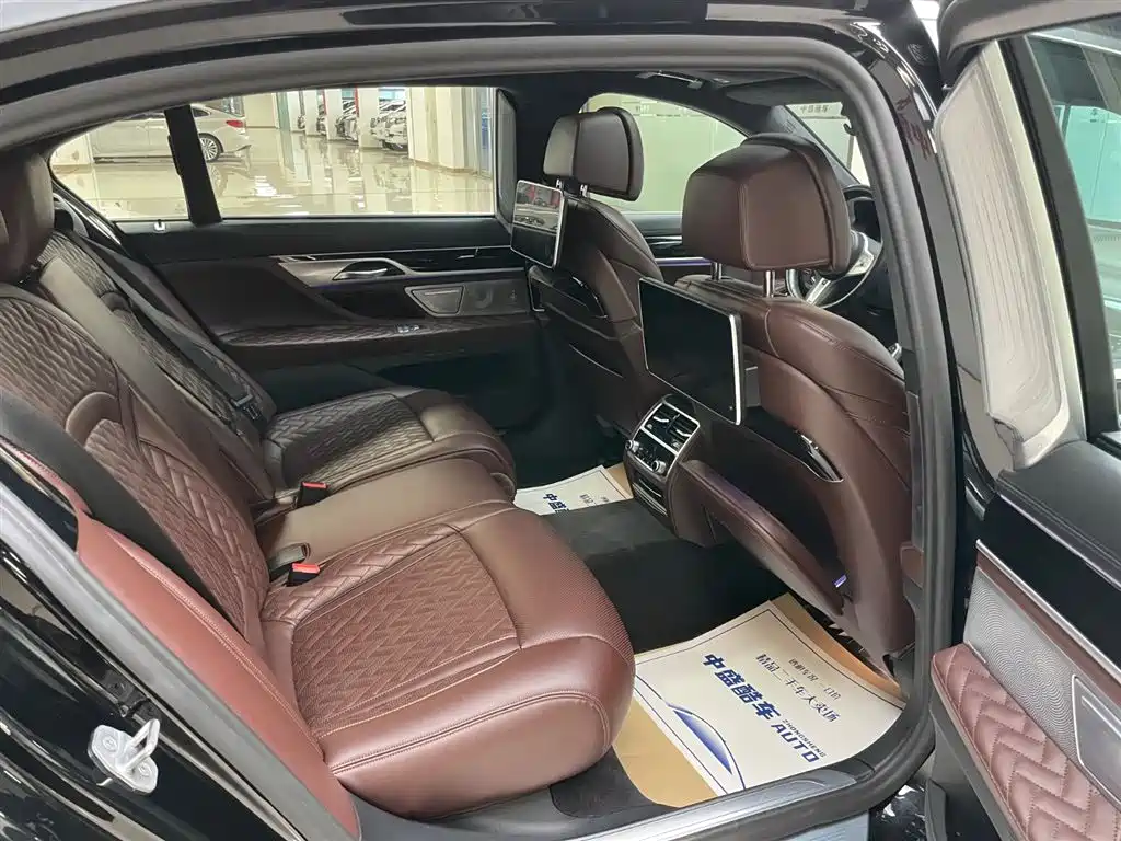 BMW 7 Series 2019 Facelift 740Li xDrive Executive M Sport Package фото 18