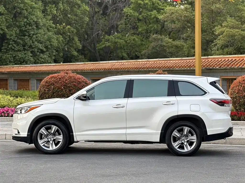 Toyota Highlander 2015 2.0T AWD Luxury Edition 7-seater фото 3