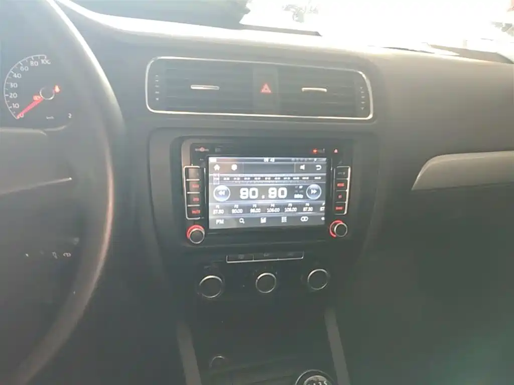 Volkswagen Sagitar 2014 Facelift 1.6L Manual Comfort фото 13
