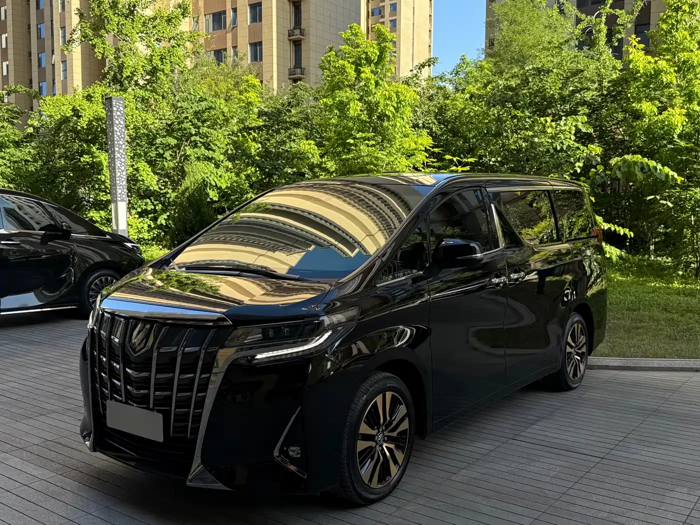Toyota Alphard 2018 Facelift 3.5L Premium Edition фото 2