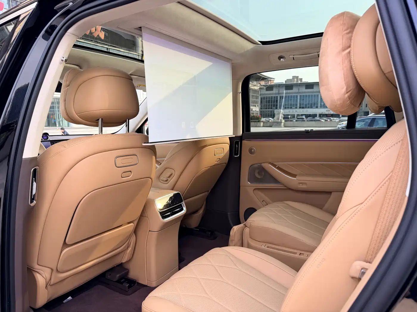 AITO Wenjie AITO M8 2025 Extended Range Ultra 53.4kWh 6-Seater фото 12