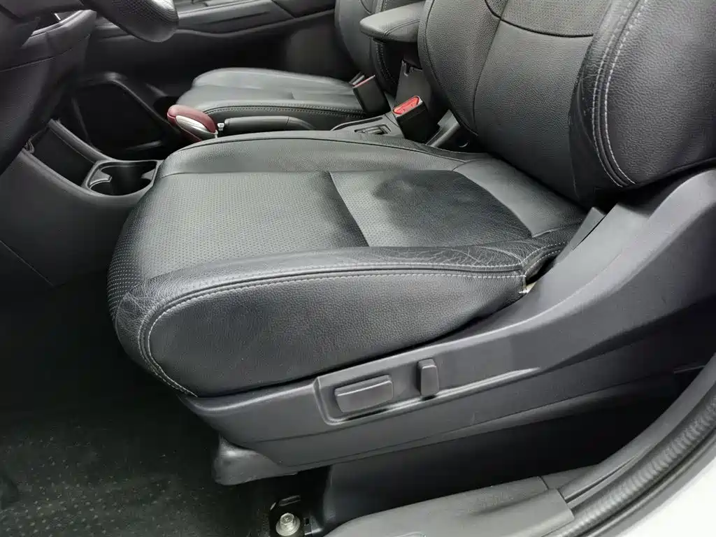 Mitsubishi Outlander (Import) 2014 2.4L 4WD Luxury Value Edition 5-seater фото 20