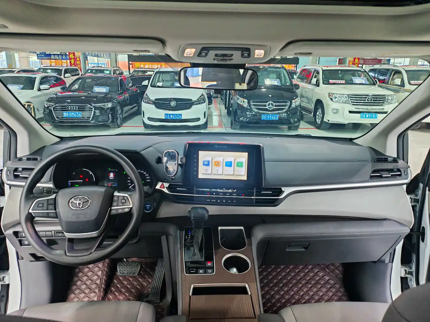 Toyota Granvia 2023 2.5L Hybrid Comfort Edition фото 6