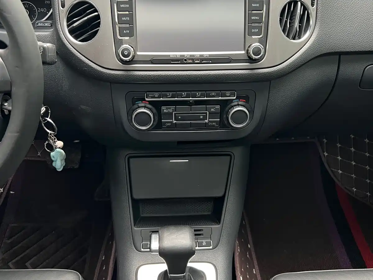 Volkswagen Tiguan 2010 1.8TSI Automatic 4WD Elite фото 19