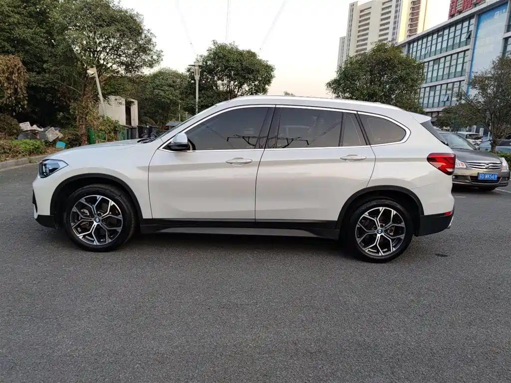BMW X1 2022 sDrive25Li Leading фото 15