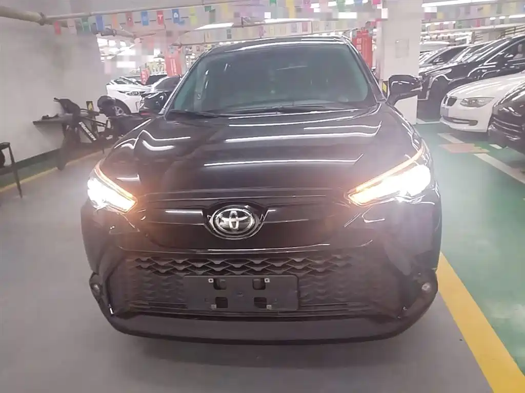 Toyota Frontlander 2022 2.0L CVT Elite фото 3