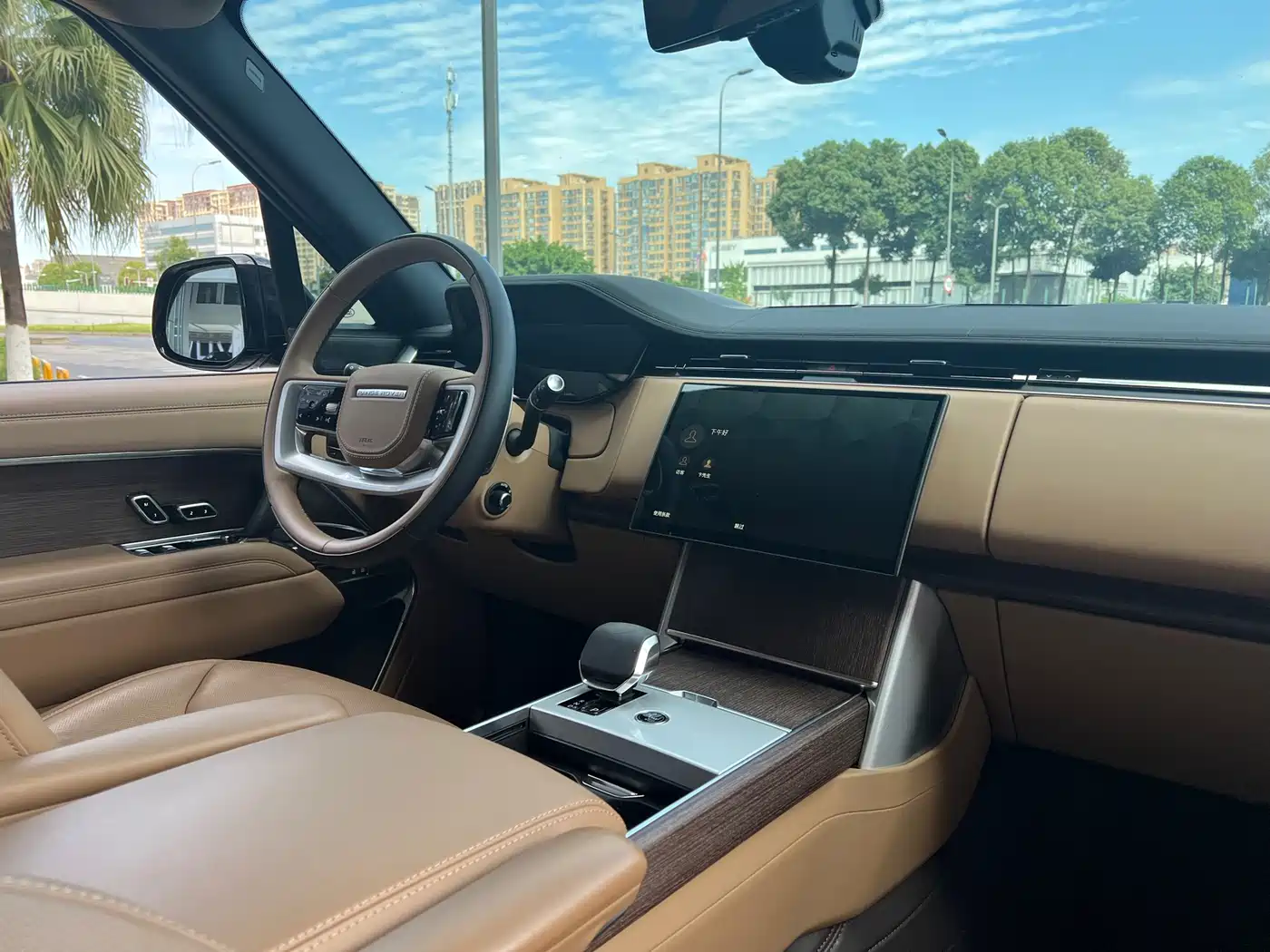 Land Rover Range Rover 2025 3.0 L6 400PS Genesis Extended Wheelbase фото 7