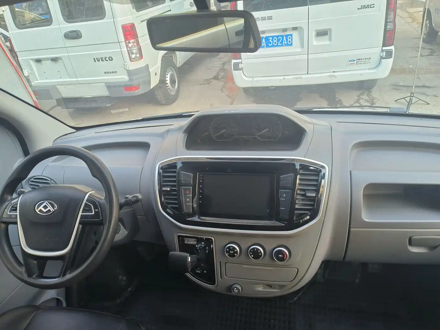 SAIC Maxus Xintu V80 2019 Model 2.5T Classic AMT Aoyuntong long wheelbase medium roof 7-seater фото 6