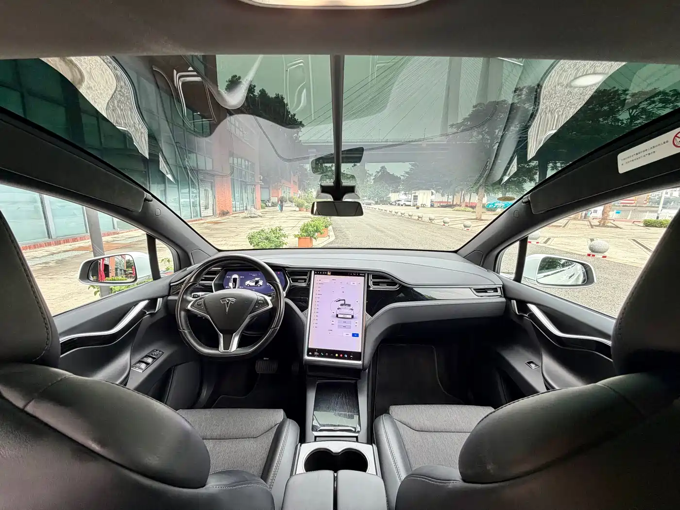 TESLA MODEL X