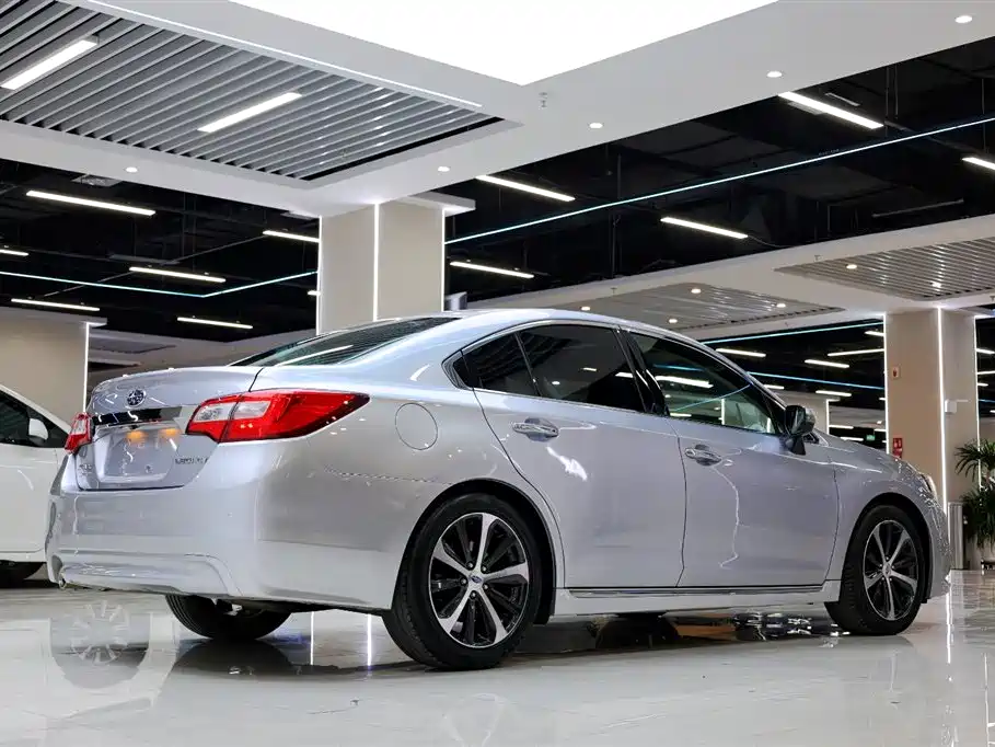 Subaru Legacy 2016 2.5i AWD Glory Edition фото 14