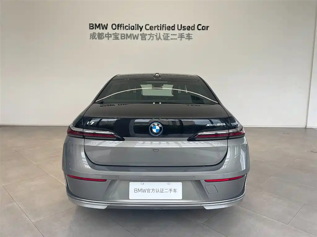BMW I7