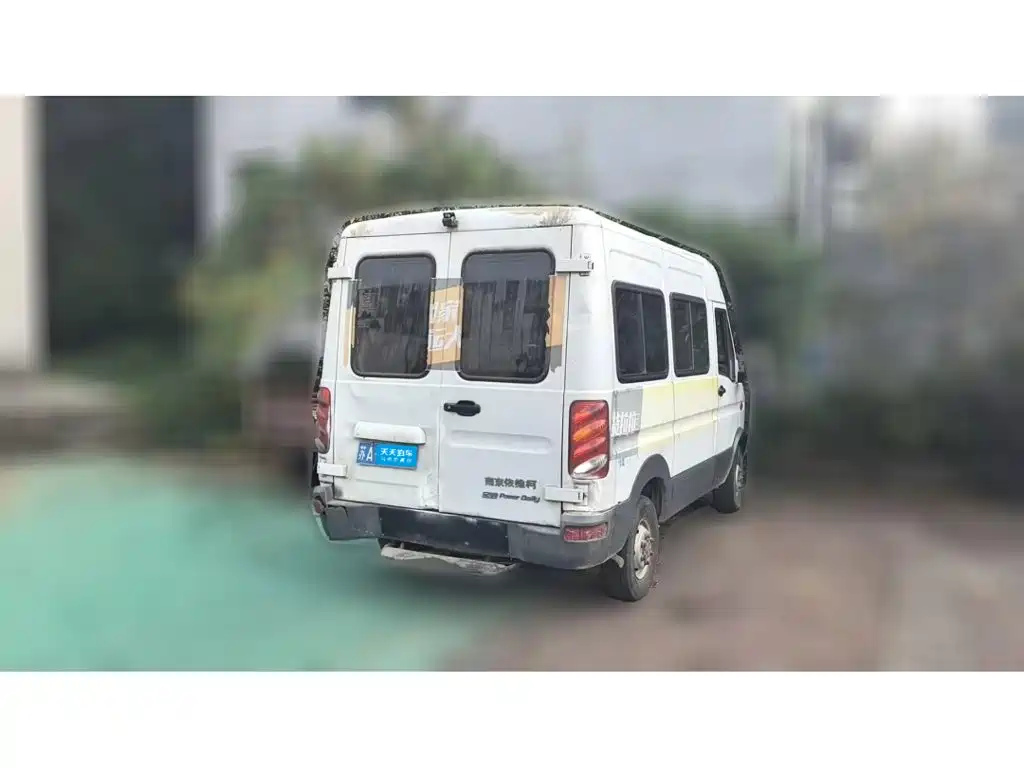 Iveco Bodhi 2012 2012 2.5T-A32 Base Model