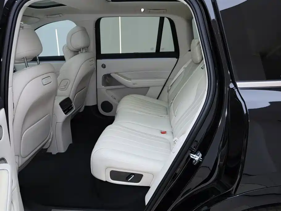 AITO Wenjie AITO M8 2025 Extended Range Max 37kWh 5-Seater фото 23