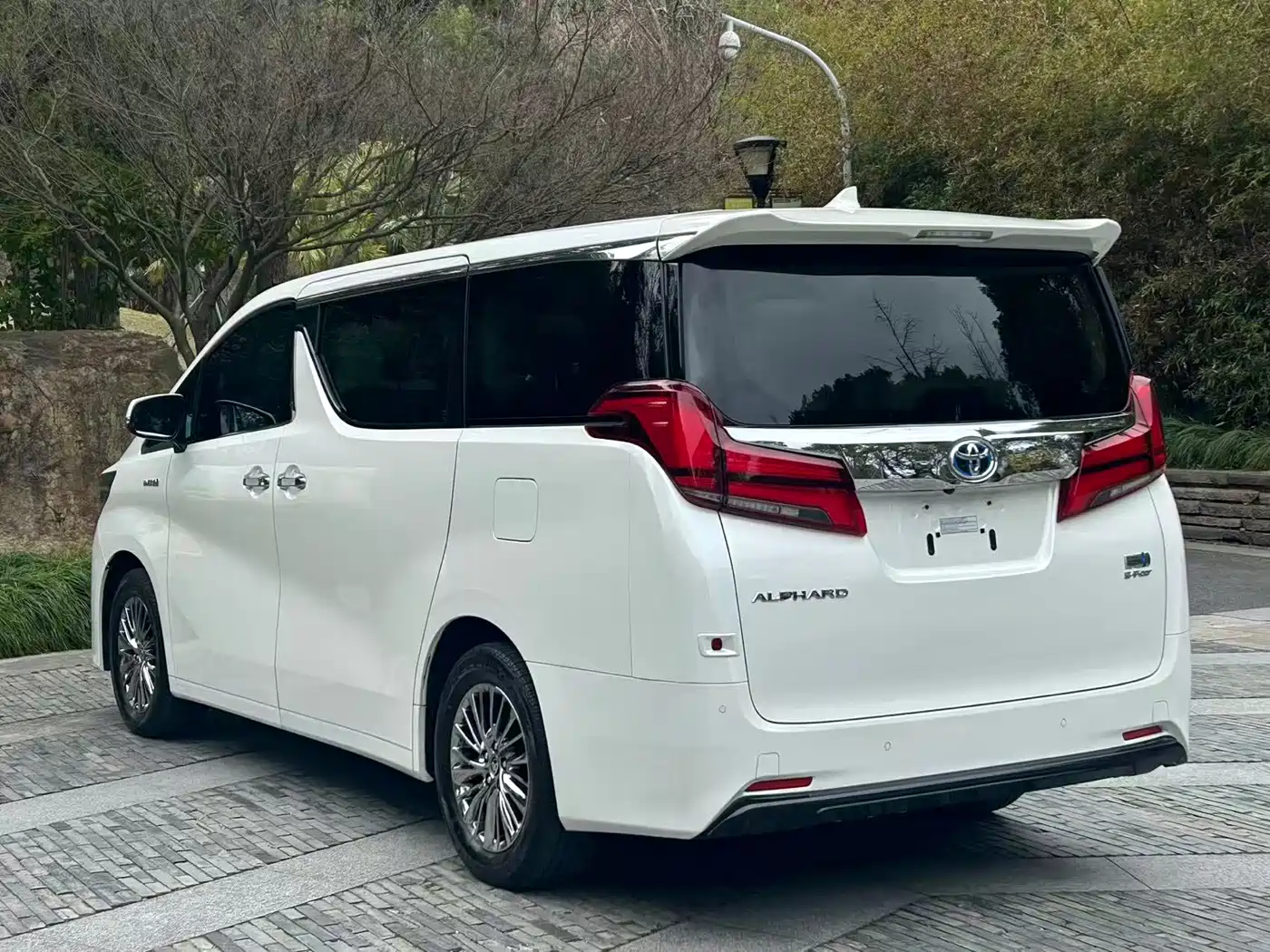 Toyota Alphard 2021 Hybrid 2.5L Luxury фото 5