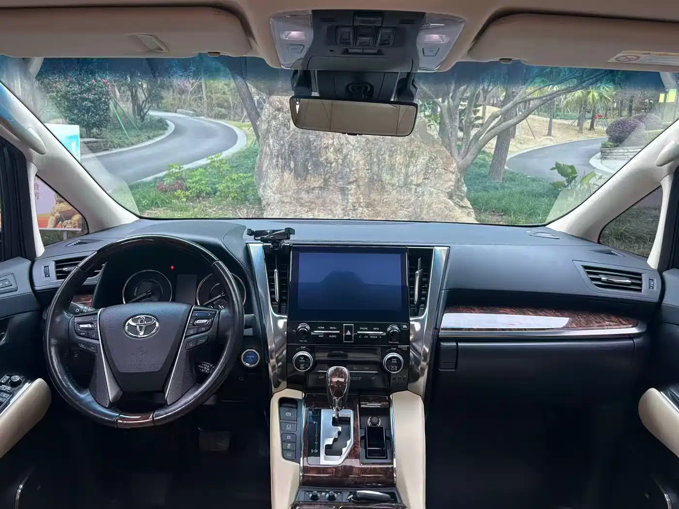 Toyota Alphard 2021 Hybrid 2.5L Luxury фото 14