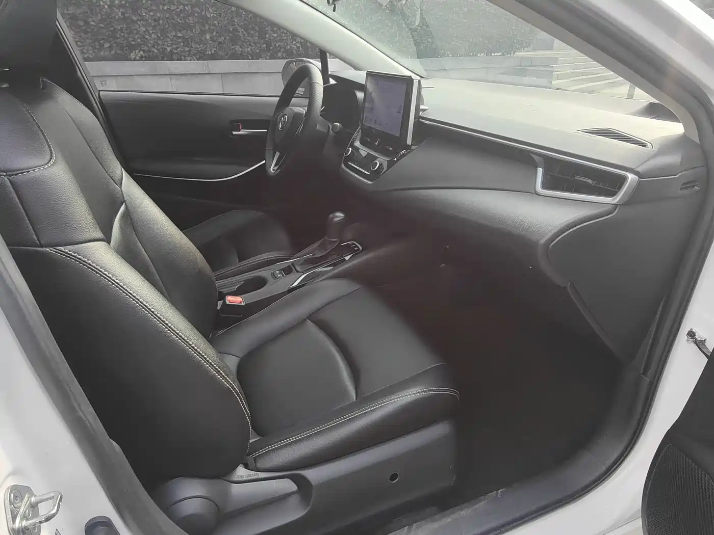 Toyota Corolla 2021 Hybrid 1.8L E-CVT Pioneer Edition фото 7