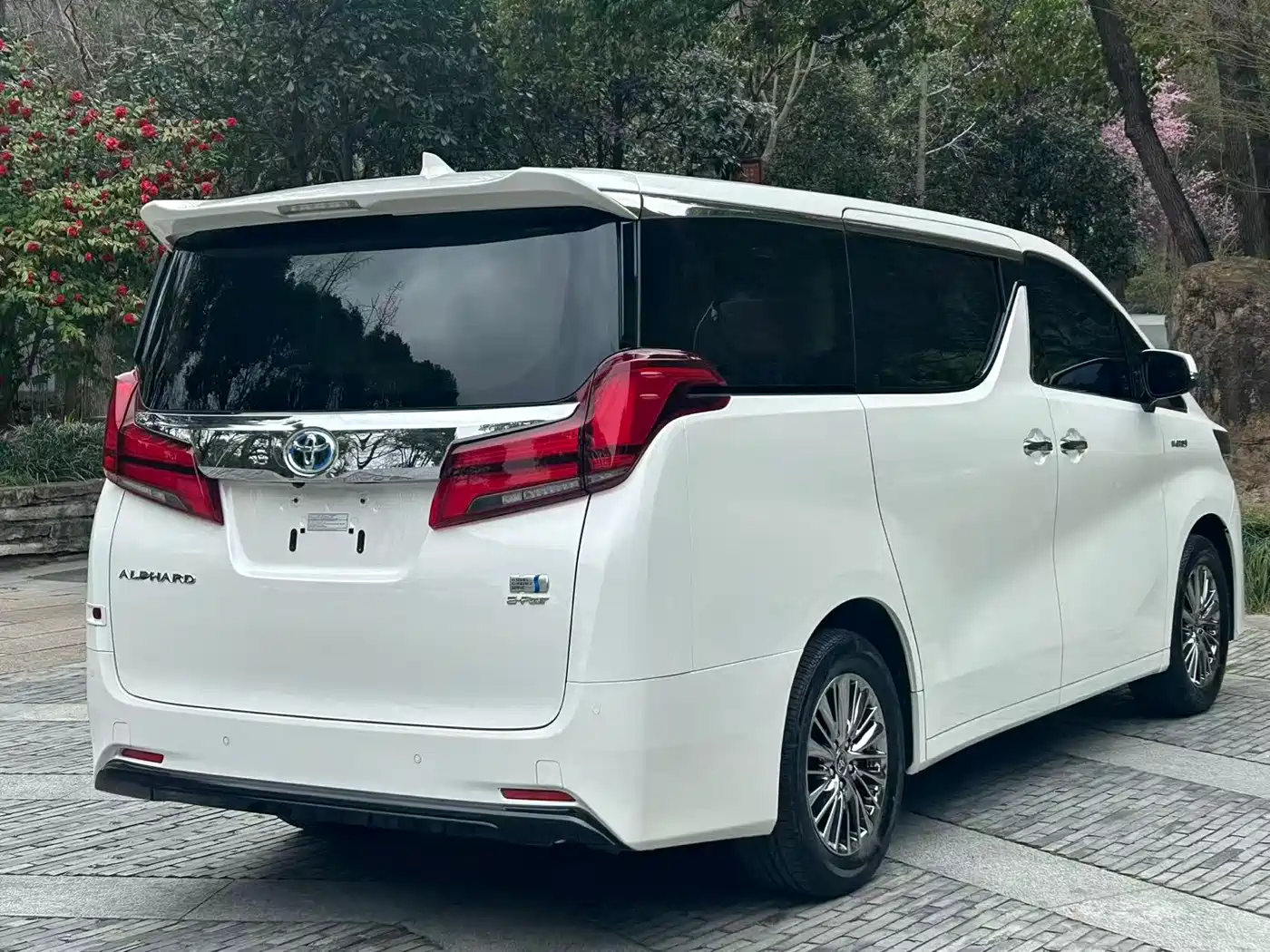 Toyota Alphard 2021 Hybrid 2.5L Luxury фото 6