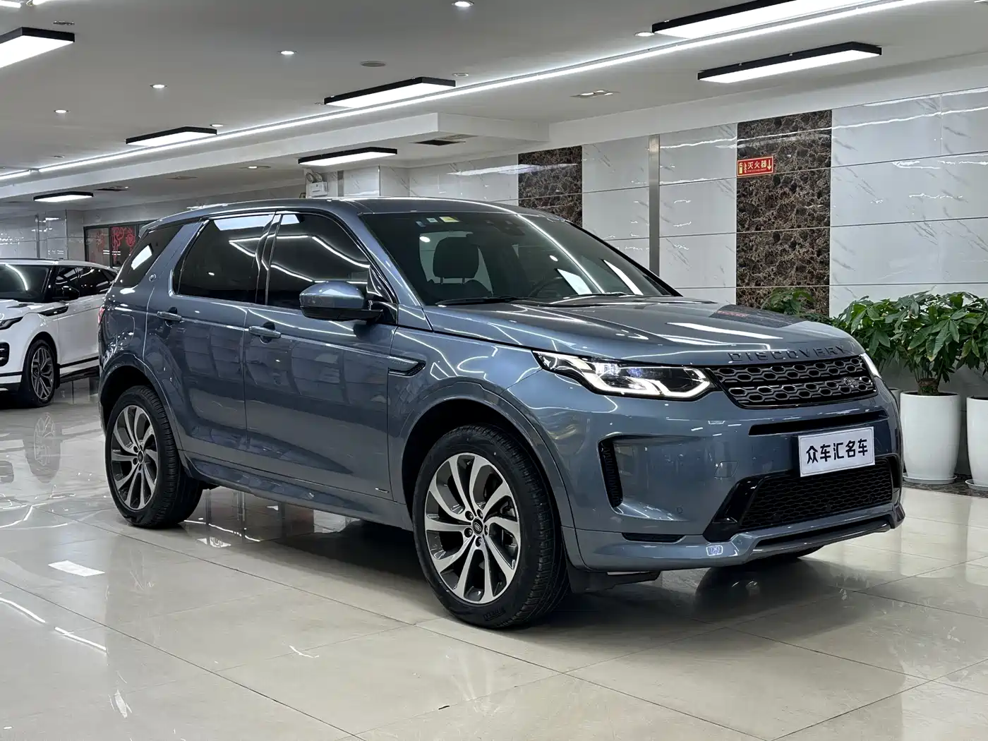 Land Rover Discovery Sport 2020 249PS R-Dynamic Performance фото 3