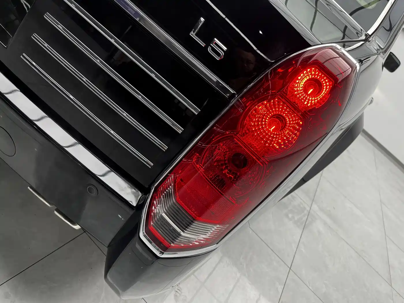 Hongqi National Gift 2014 6.0L Prestige Edition фото 16