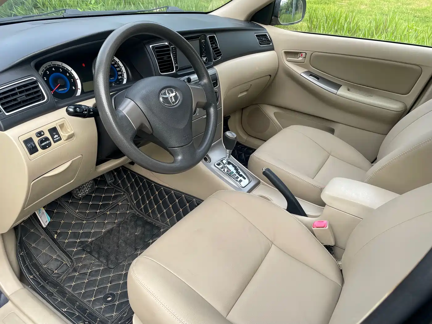 Toyota Corolla 2013 1.6L Automatic Luxury фото 7