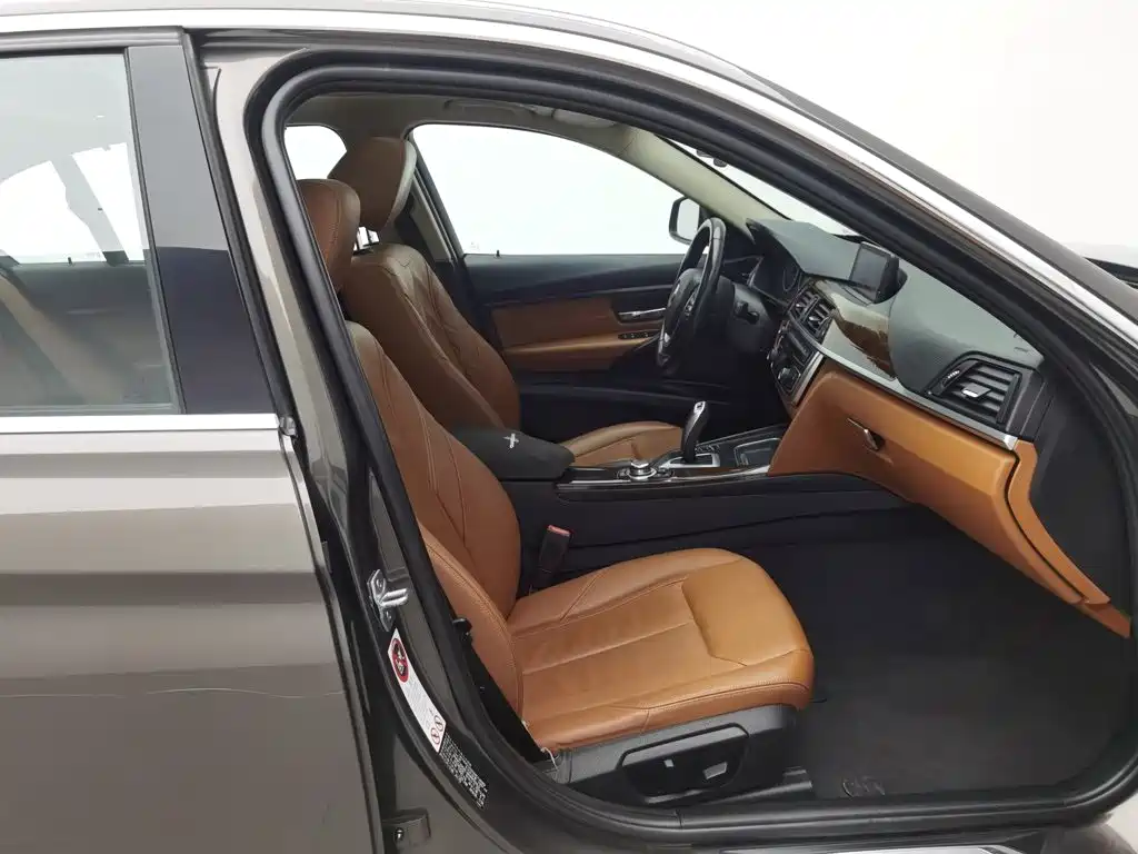 Фото 23 - BMW 3 Series
