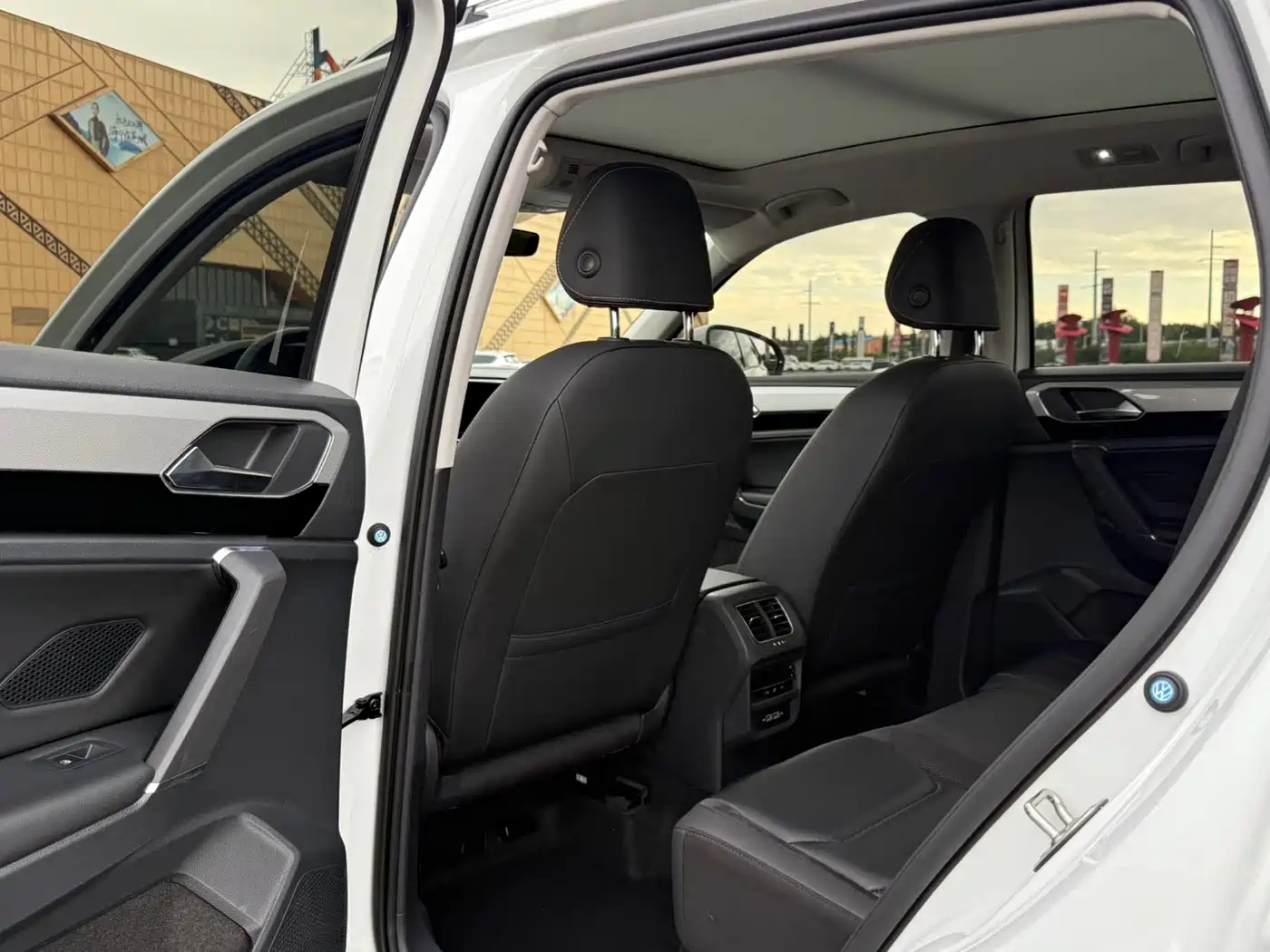 Volkswagen Tayron 2022 280TSI 2WD Luxury Smart Connect Edition фото 8