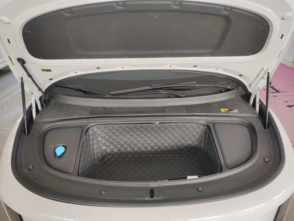 Li Auto i6 2026 2025 2WD Base Model