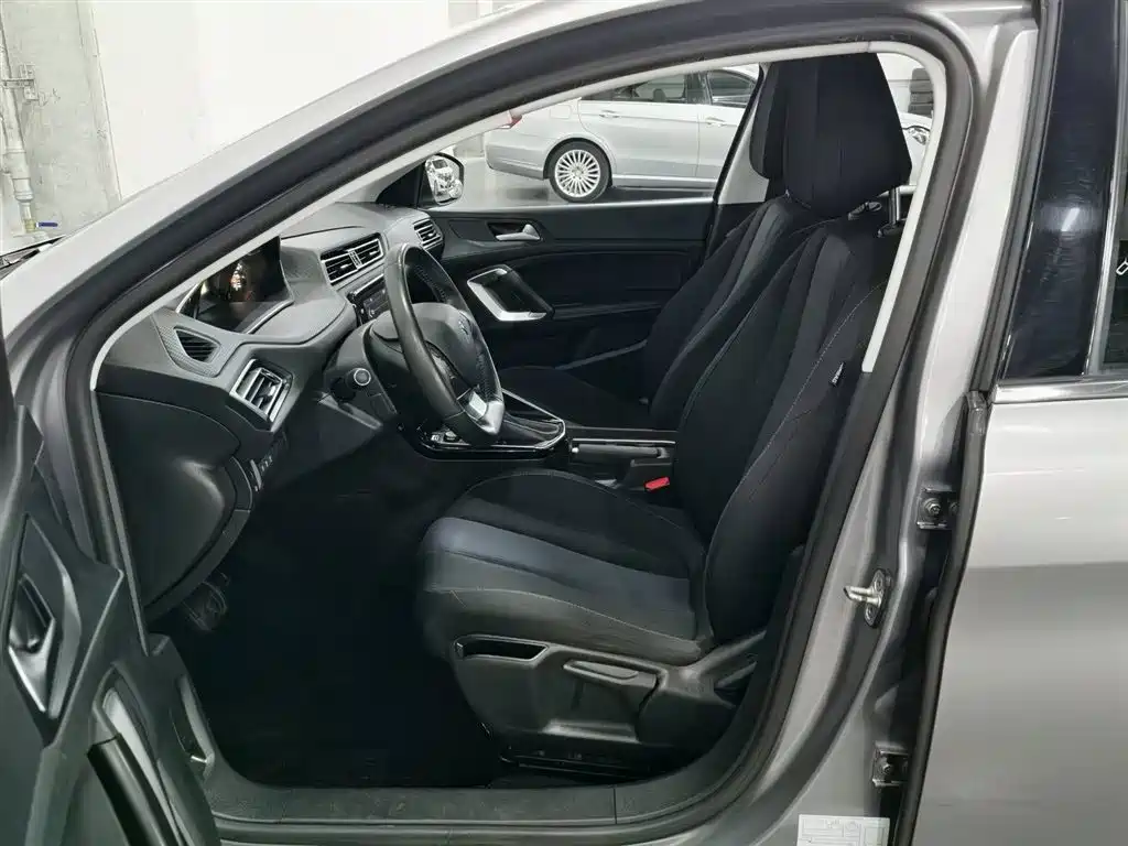 Peugeot 308 2016 230THP Automatic Luxury фото 10