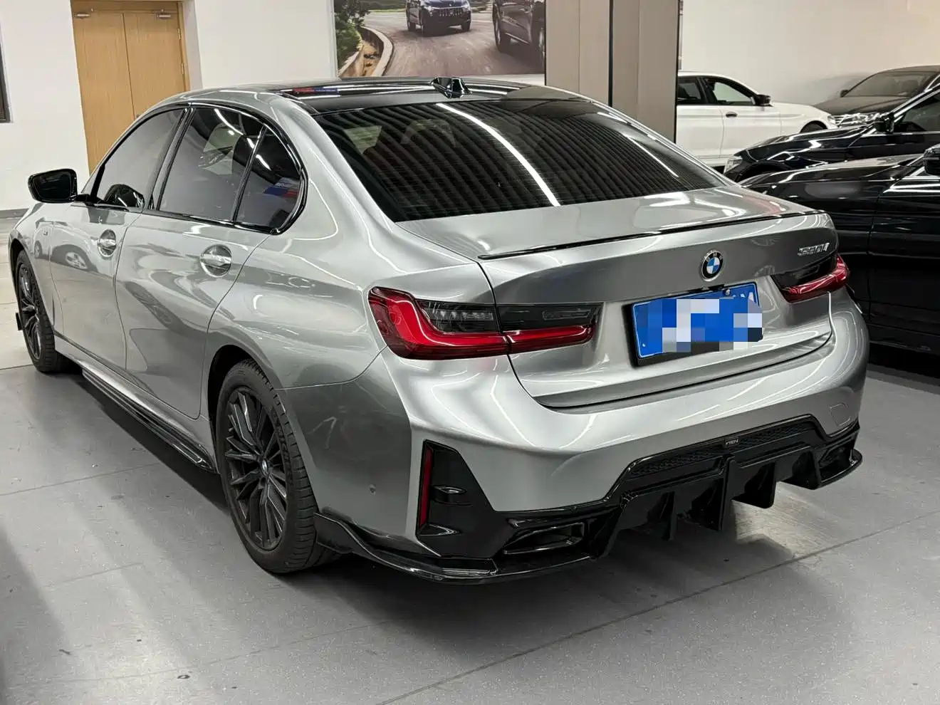 BMW 3 Series 2023 330Li M Sport Dark Night Package фото 15