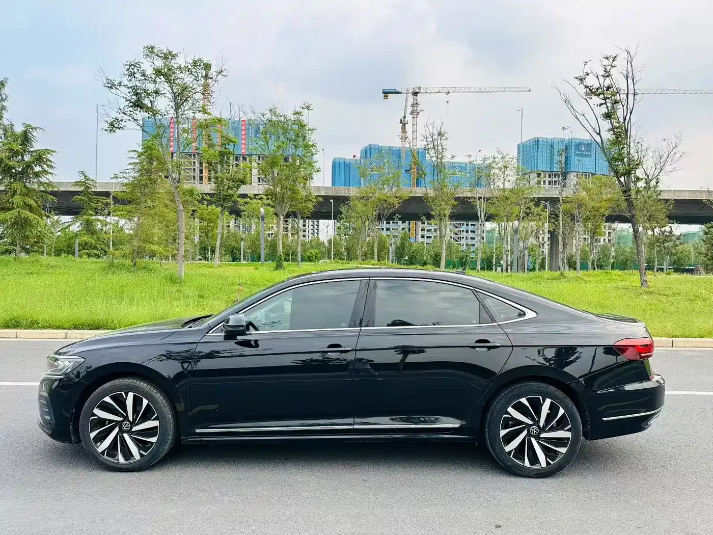 Volkswagen Passat 2024 380TSI Dragon Soaring Edition фото 7