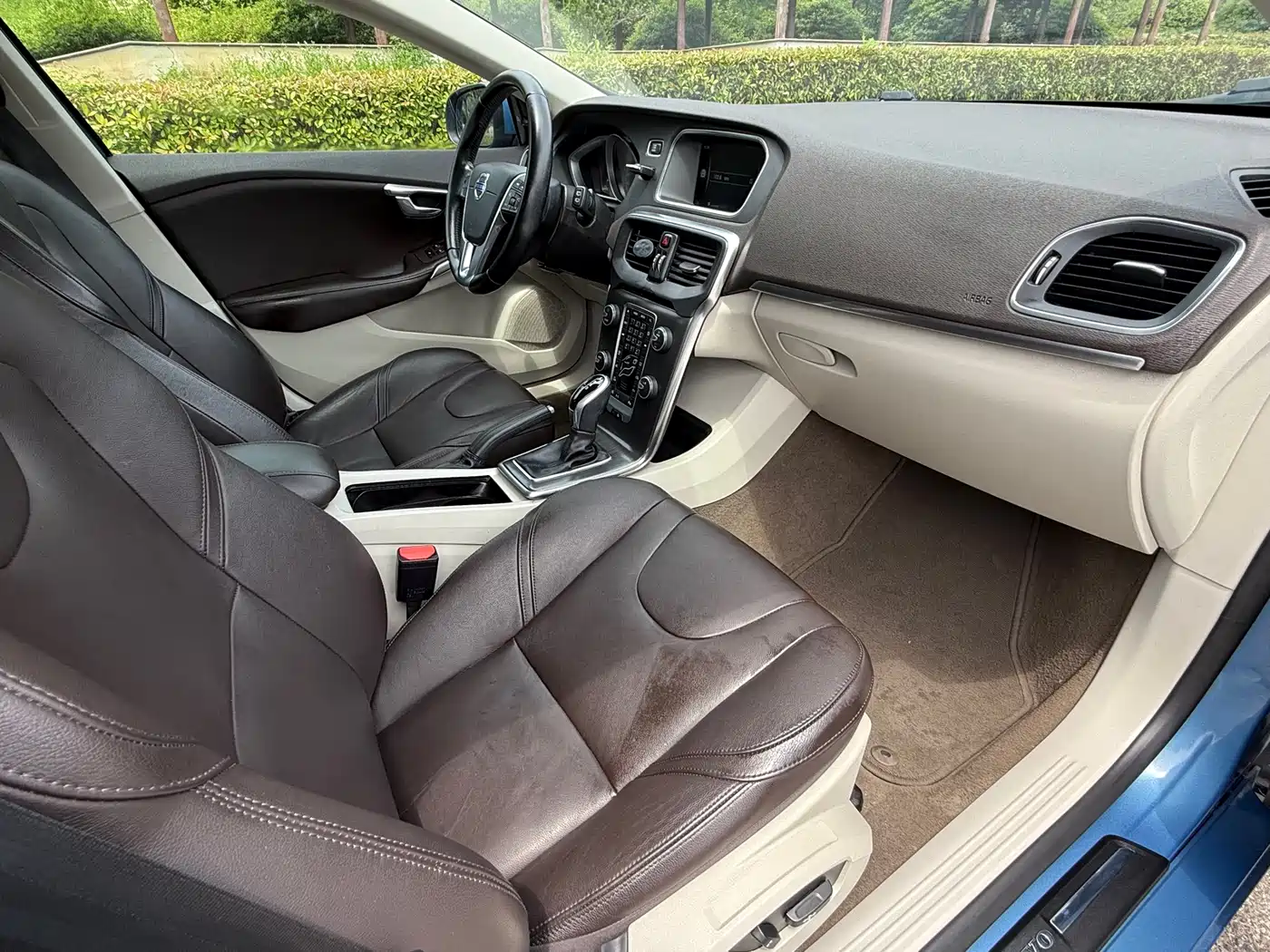 Фото 10 - Volvo V40