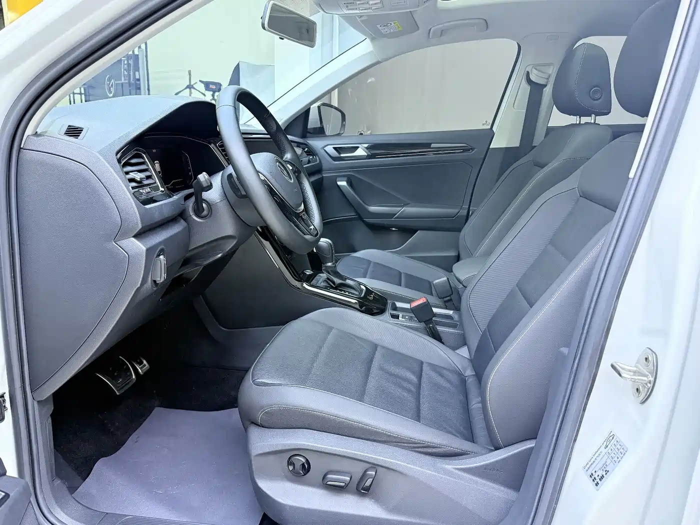 VOLKSWAGEN T ROC EXPLORING SONGS