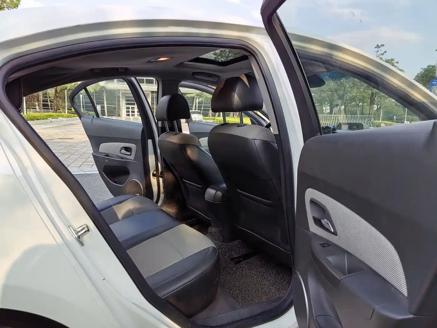Chevrolet Cruze 2013 Model 1.6L SE AT фото 11