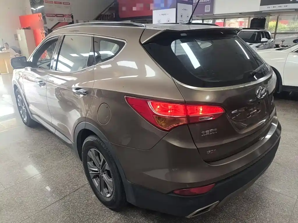 Фото 5 - Hyundai Santa Fe