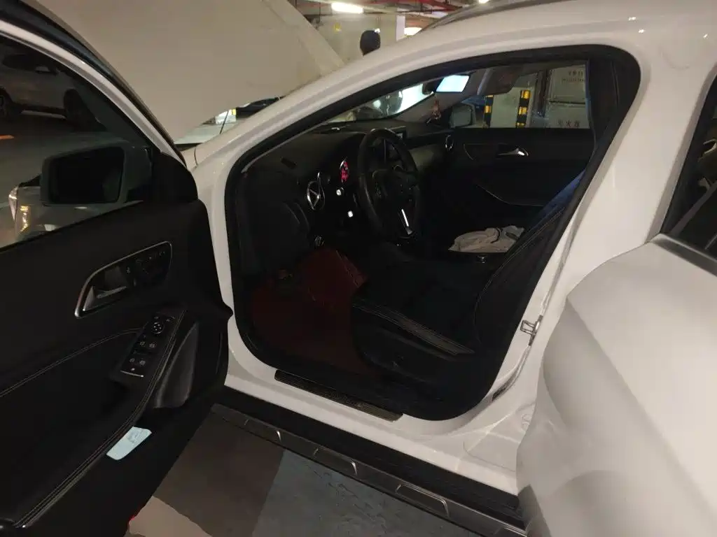 Mercedes-Benz GLA 2015 2016 GLA 200 Dynamic