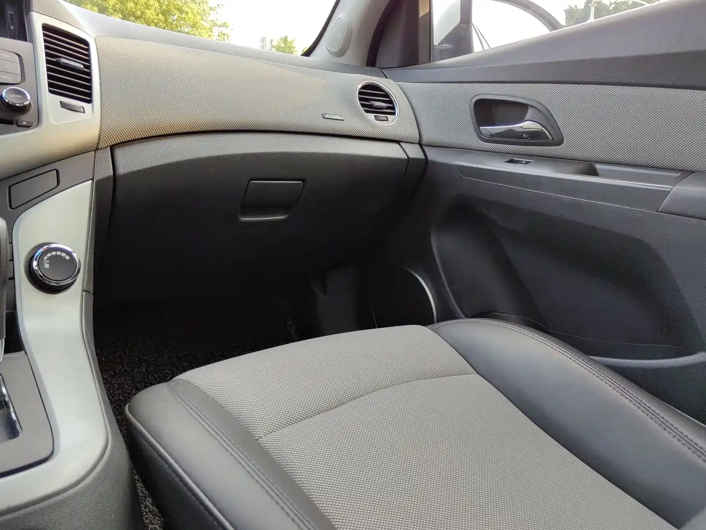 Chevrolet Cruze 2013 Model 1.6L SE AT фото 17