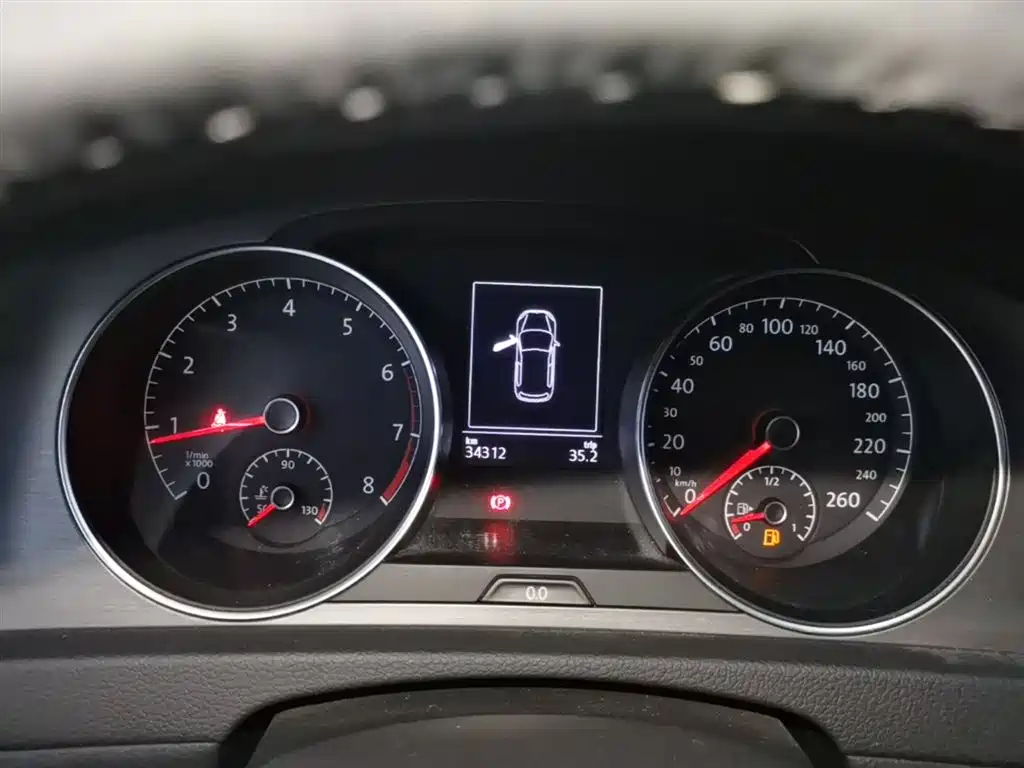 Volkswagen Golf 2016 1.6L Automatic Comfort фото 12