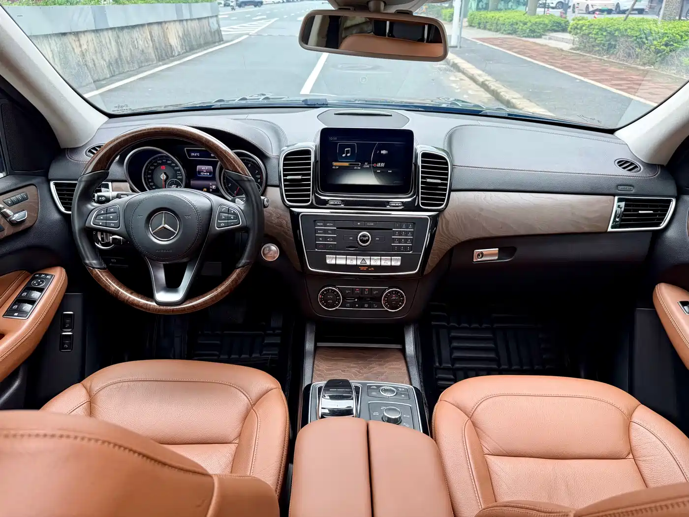 Mercedes-Benz GLS 2016 GLS 400 4MATIC Luxury фото 23