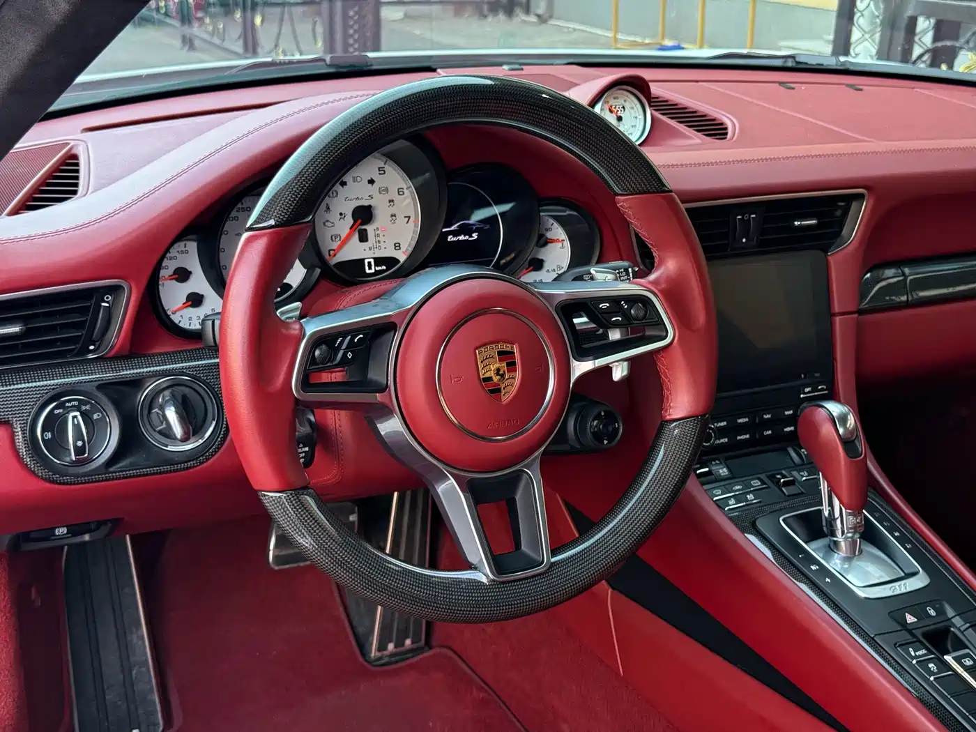 Porsche 911 2016 Turbo S 3.8T фото 7