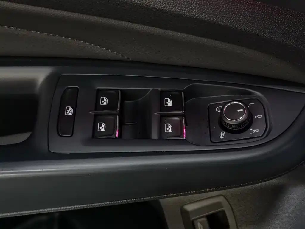 Фото 9 - Volkswagen Passat
