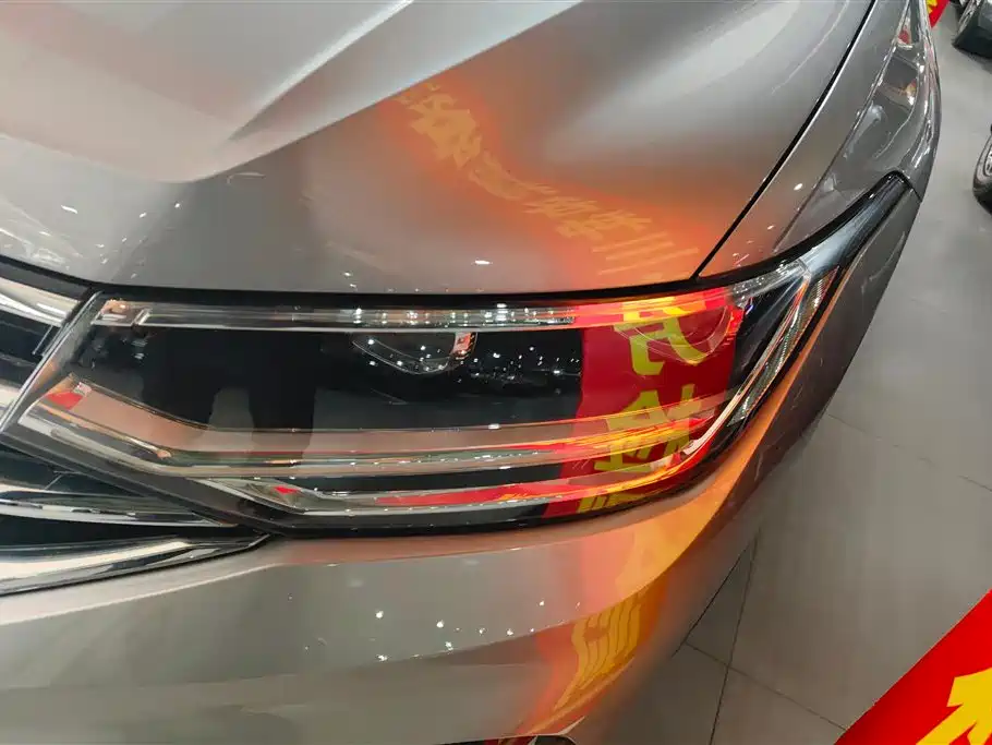 Volkswagen Tiguan L 2022 330TSI Auto 2WD R-Line Premium Edition фото 5