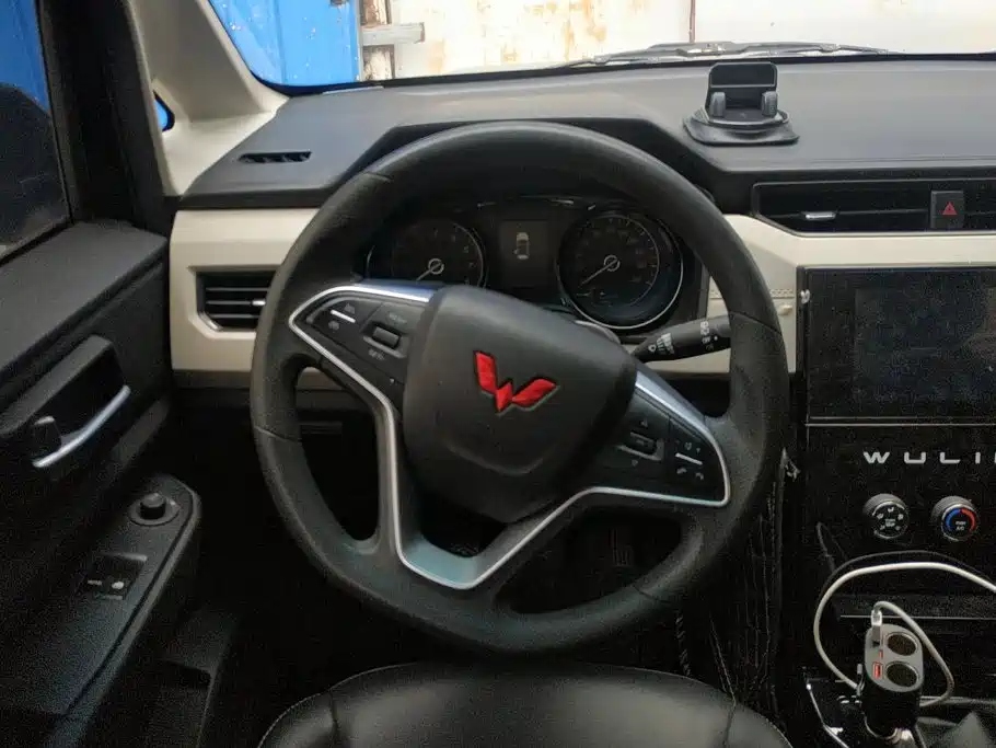 Wuling Motors Wuling Journey 2023 2021 1.5T Manual Luxury Edition