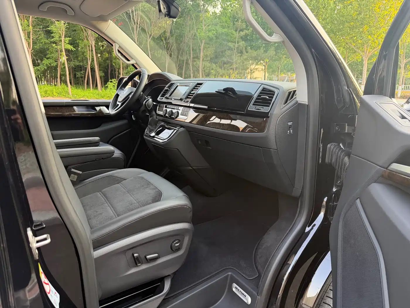 Volkswagen Multivan 2019 2.0TSI 4WD Premium 7-seater фото 15