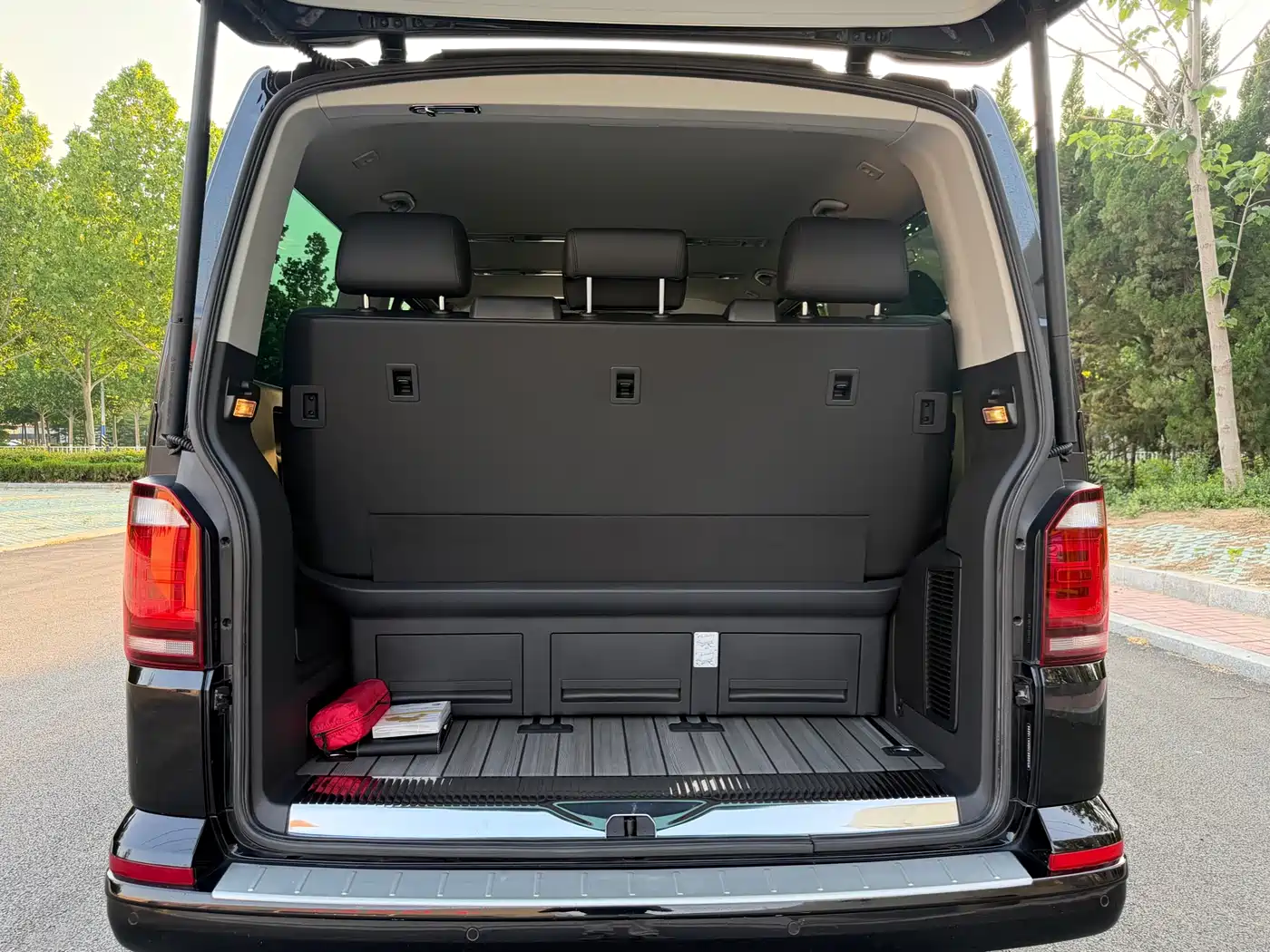 Volkswagen Multivan 2019 2.0TSI 4WD Premium 7-seater фото 27