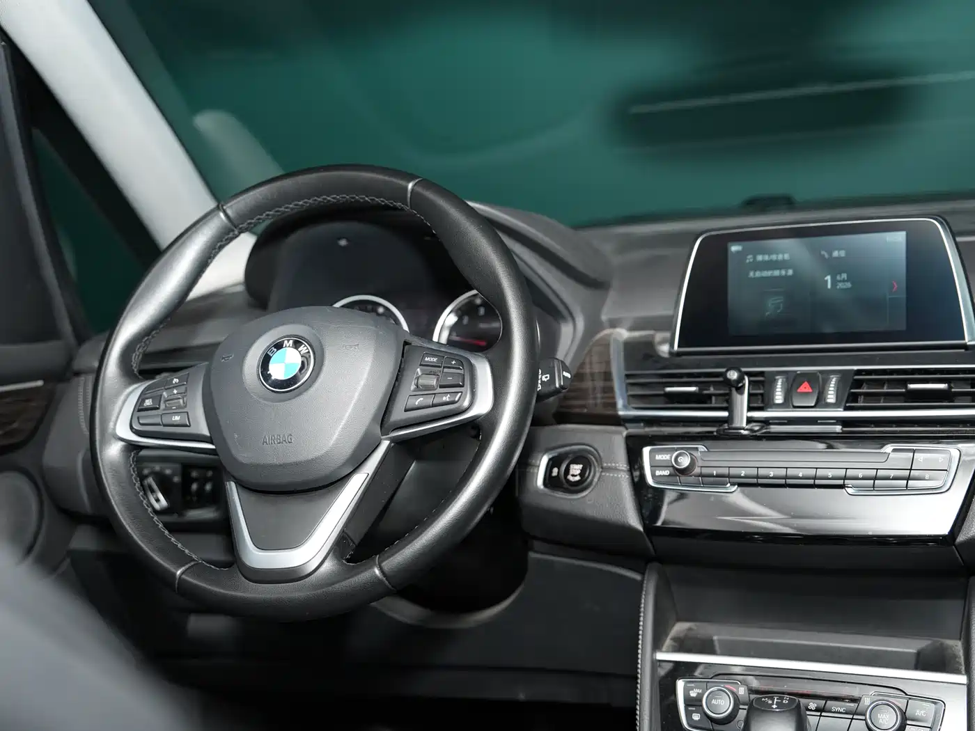 BMW 2 Series Touring 2018 Model 220i Luxury Package фото 26