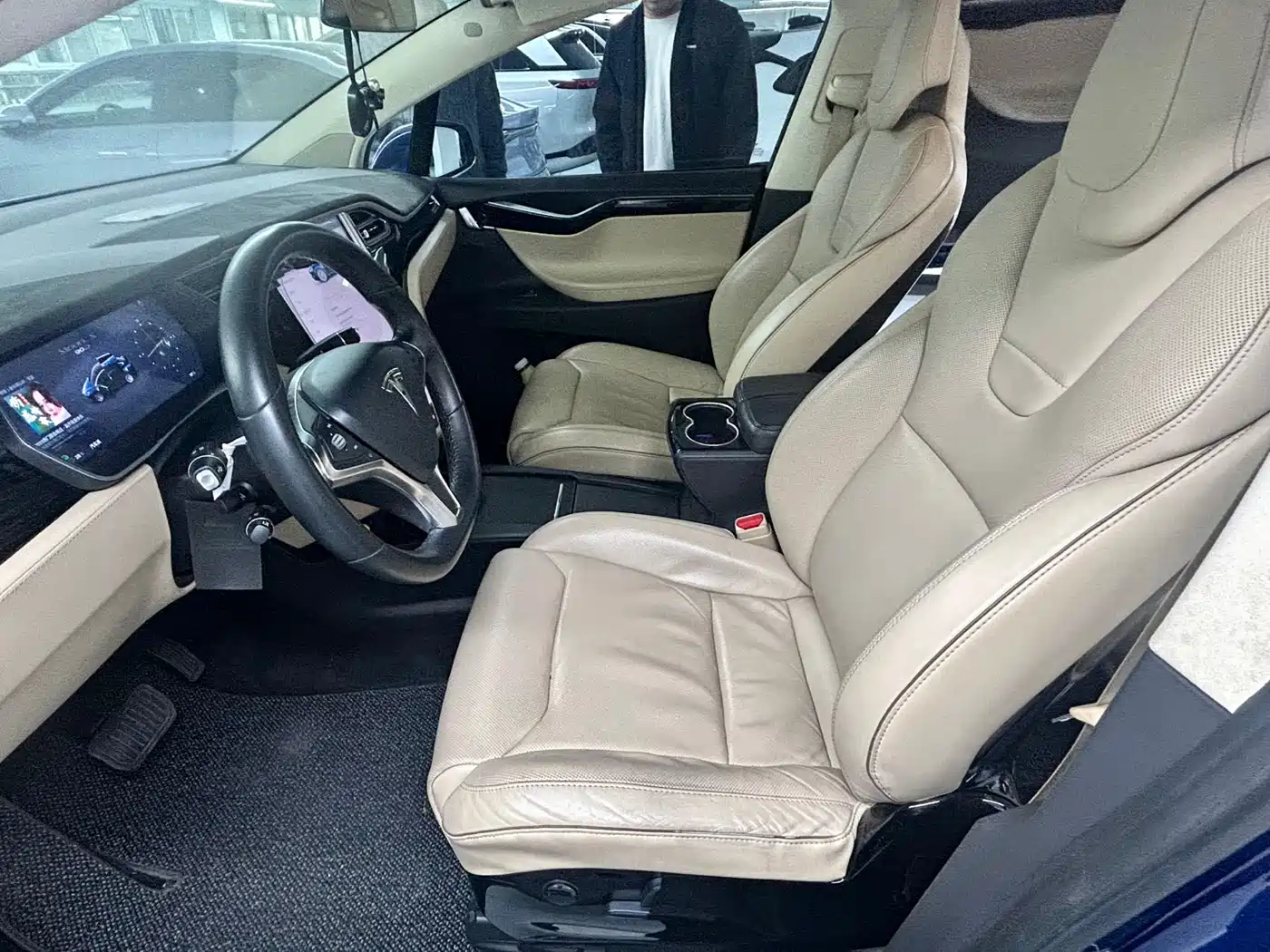 TESLA MODEL X