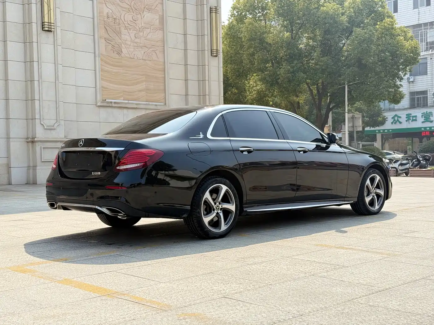 Mercedes-Benz E-Class 2019 E 300 L Sport Fashion фото 4